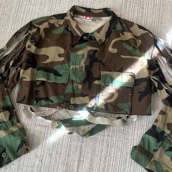 Reworked Vintage Camo Cropped Army Jacket - Picture 6 of 15